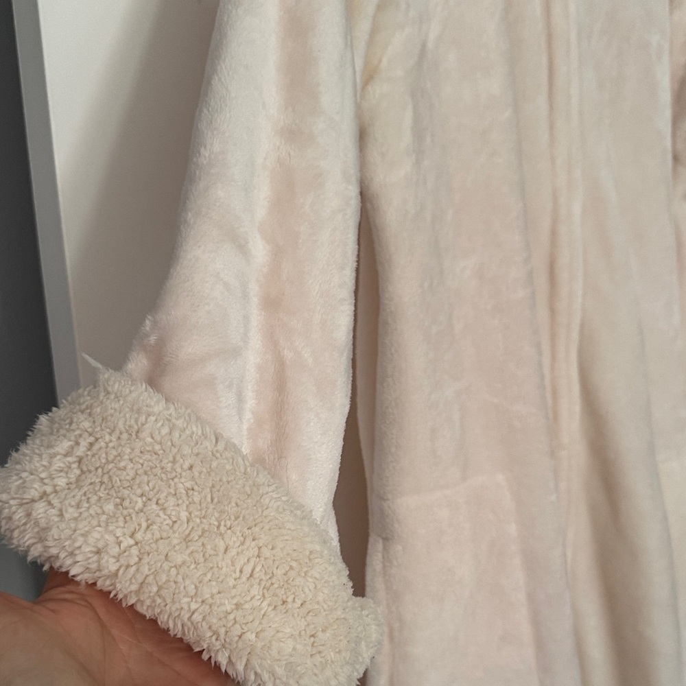 Natori Cream Robe - Picture 4 of 6